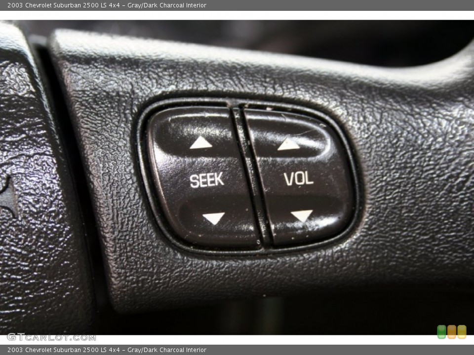 Gray/Dark Charcoal Interior Controls for the 2003 Chevrolet Suburban 2500 LS 4x4 #53376032