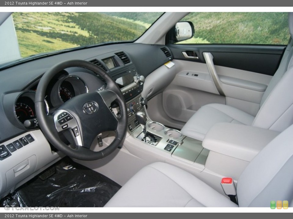 Ash Interior Photo for the 2012 Toyota Highlander SE 4WD #53376074