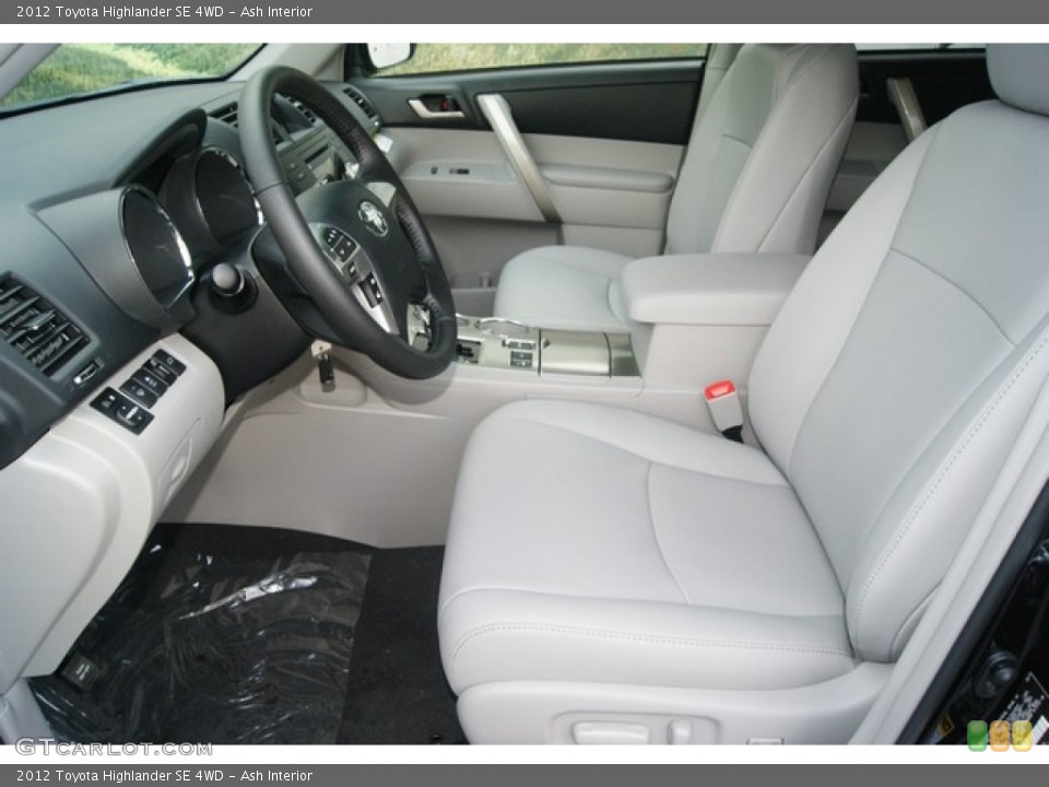 Ash Interior Photo for the 2012 Toyota Highlander SE 4WD #53376086