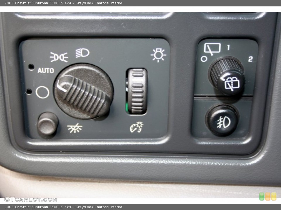 Gray/Dark Charcoal Interior Controls for the 2003 Chevrolet Suburban 2500 LS 4x4 #53376152