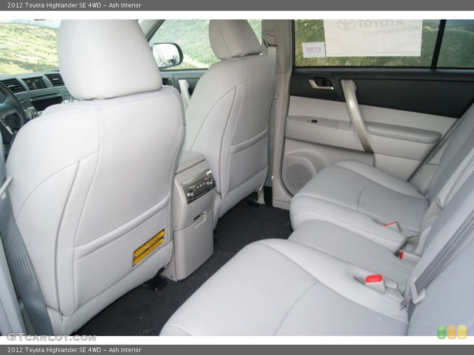 Ash Interior Photo for the 2012 Toyota Highlander SE 4WD #53376176