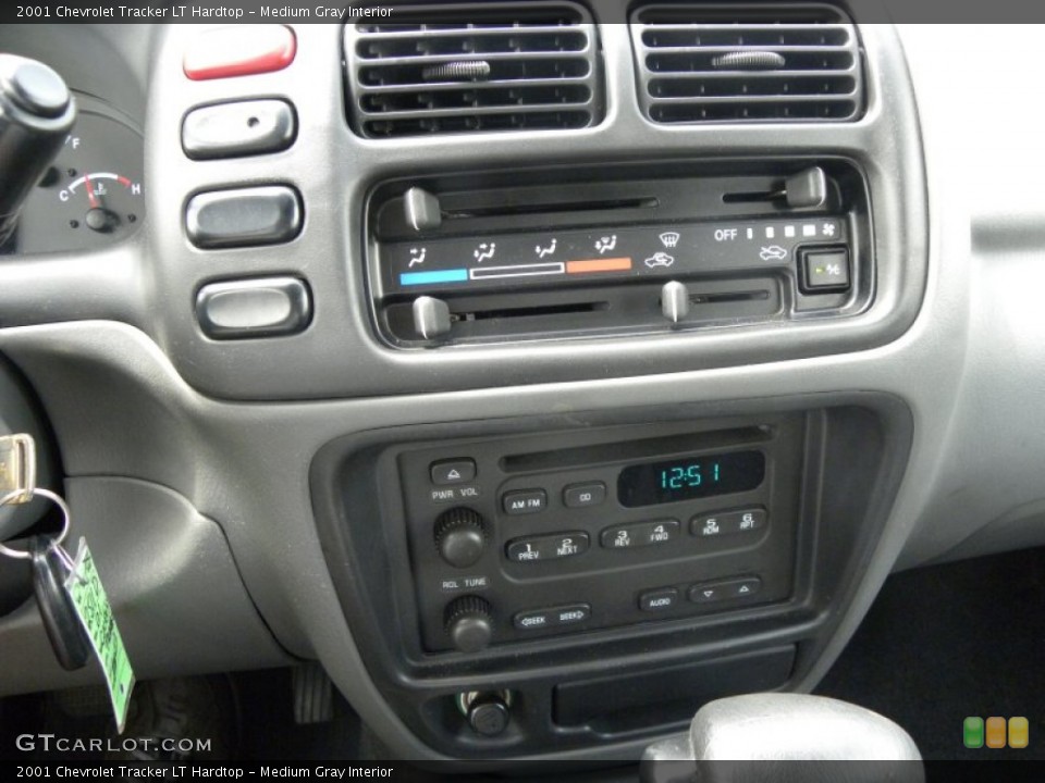 Medium Gray Interior Controls for the 2001 Chevrolet Tracker LT Hardtop #53389841