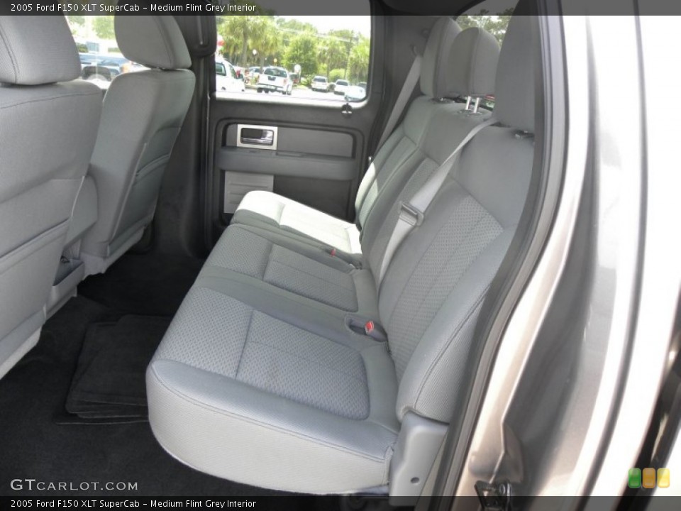 Medium Flint Grey Interior Photo for the 2005 Ford F150 XLT SuperCab #53390351
