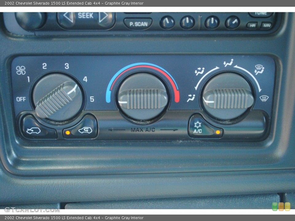 Graphite Gray Interior Controls for the 2002 Chevrolet Silverado 1500 LS Extended Cab 4x4 #53401655