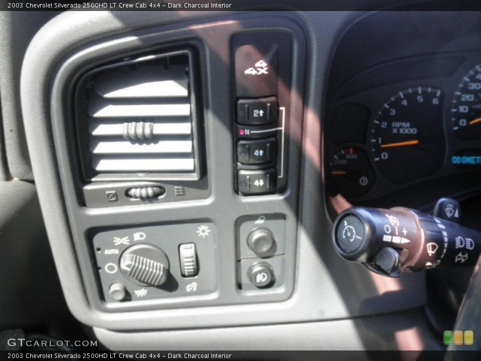 Dark Charcoal Interior Controls for the 2003 Chevrolet Silverado 2500HD LT Crew Cab 4x4 #53402690