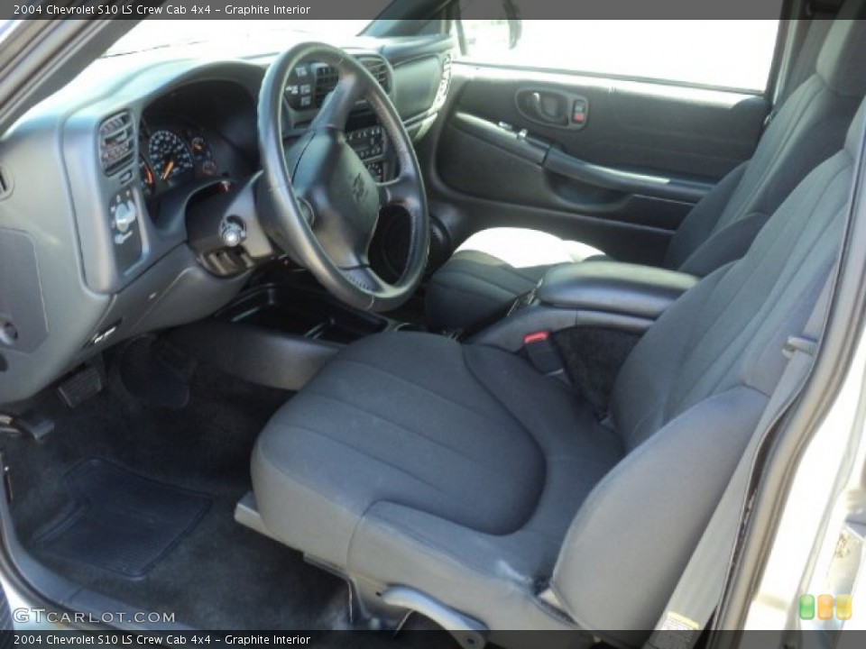 Graphite Interior Photo for the 2004 Chevrolet S10 LS Crew Cab 4x4 #53405537