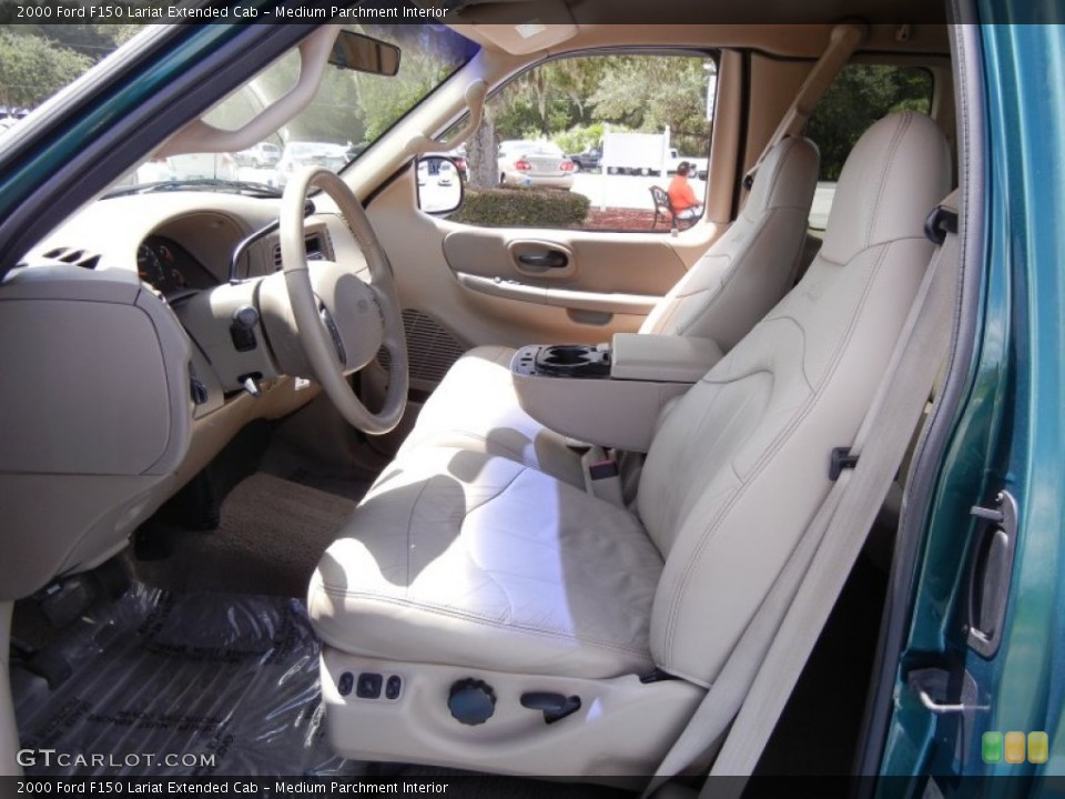 Medium Parchment Interior Photo for the 2000 Ford F150 Lariat Extended Cab #53413915