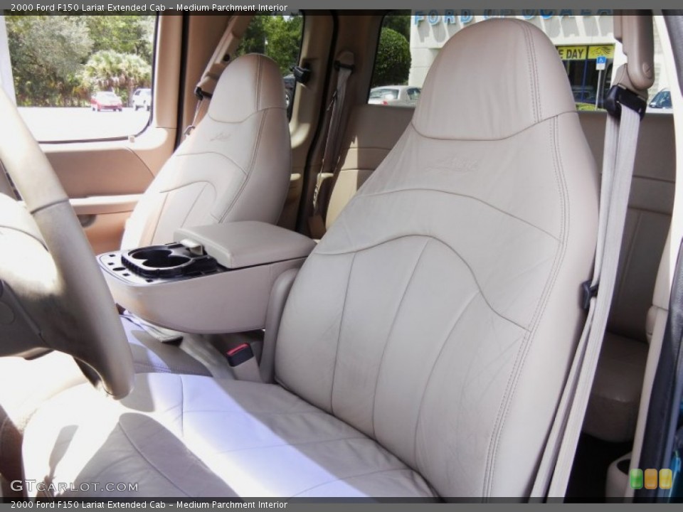 Medium Parchment Interior Photo for the 2000 Ford F150 Lariat Extended Cab #53413930