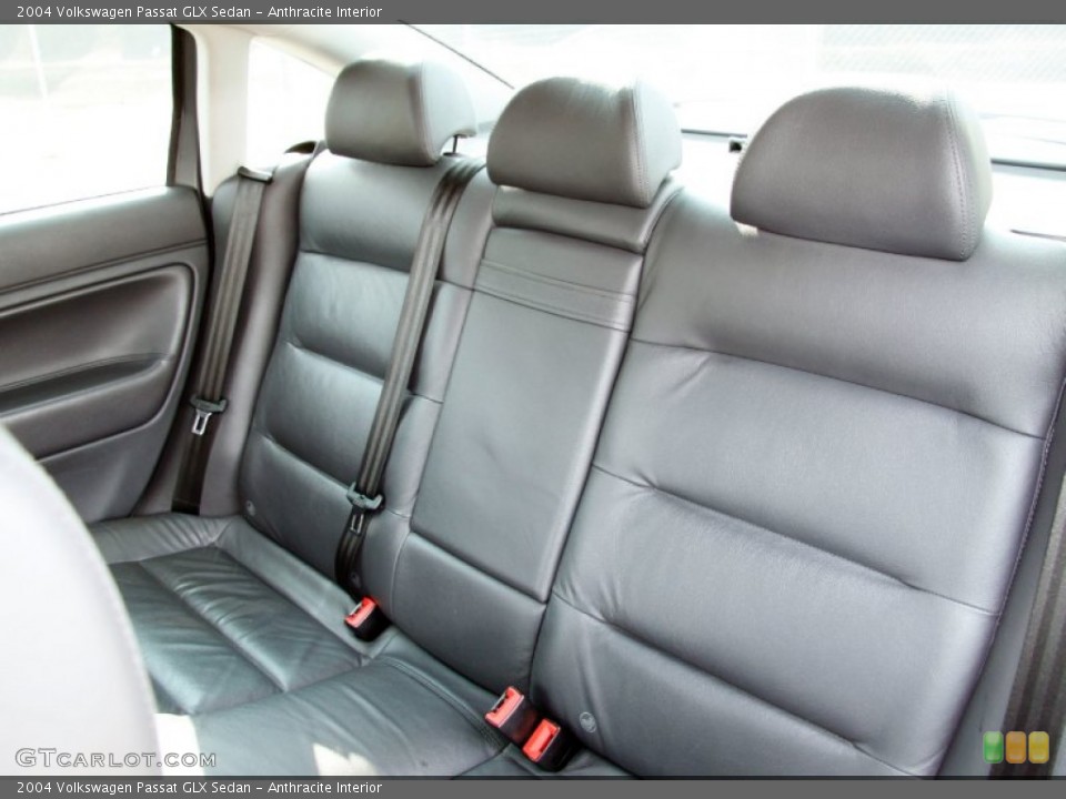 Anthracite Interior Photo for the 2004 Volkswagen Passat GLX Sedan #53420956