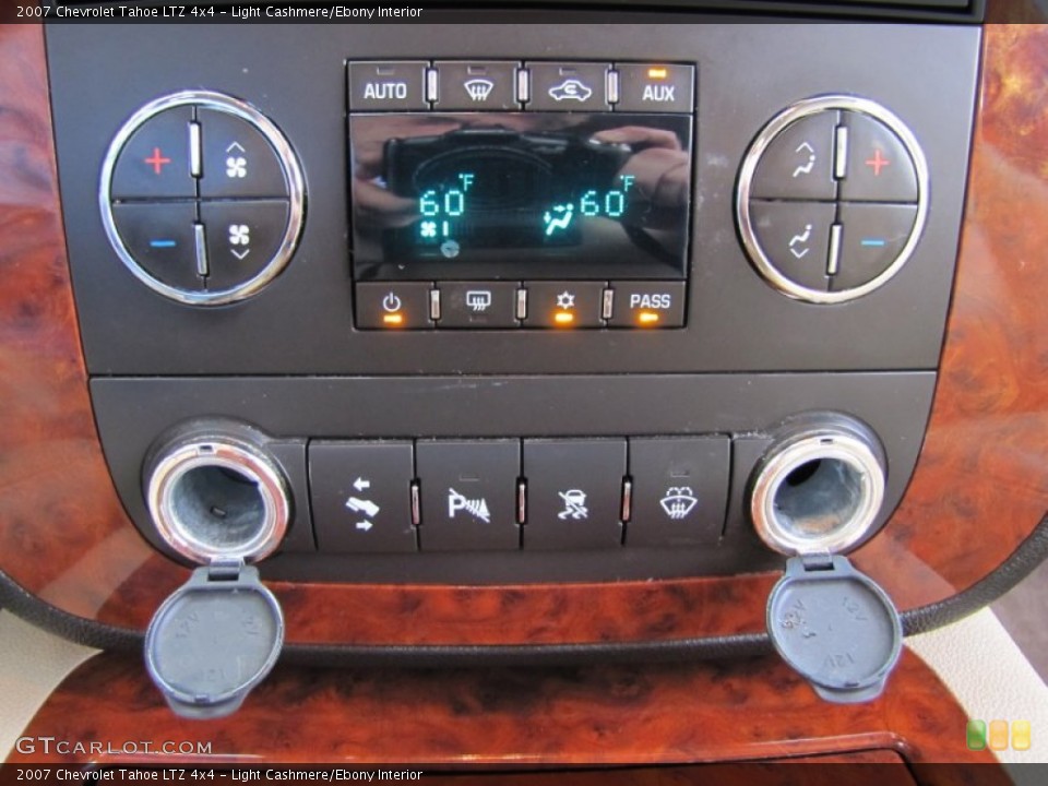 Light Cashmere/Ebony Interior Controls for the 2007 Chevrolet Tahoe LTZ 4x4 #53456857