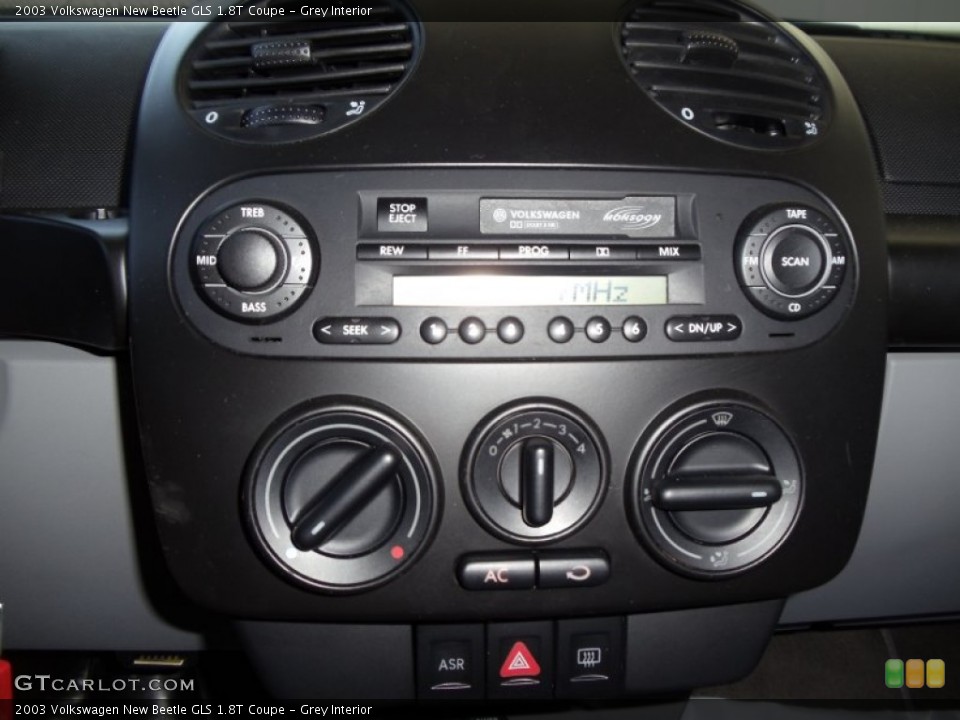Grey Interior Controls for the 2003 Volkswagen New Beetle GLS 1.8T Coupe #53470450