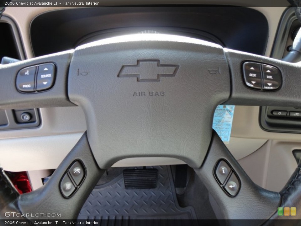 Tan/Neutral Interior Controls for the 2006 Chevrolet Avalanche LT #53470855