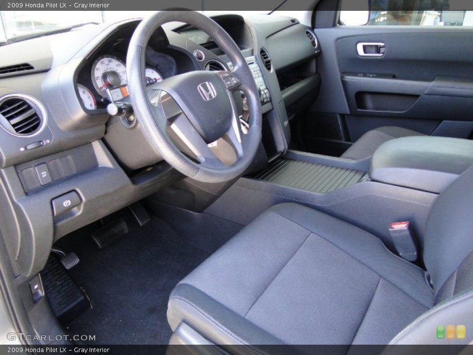 Gray Interior Photo for the 2009 Honda Pilot LX #53487842