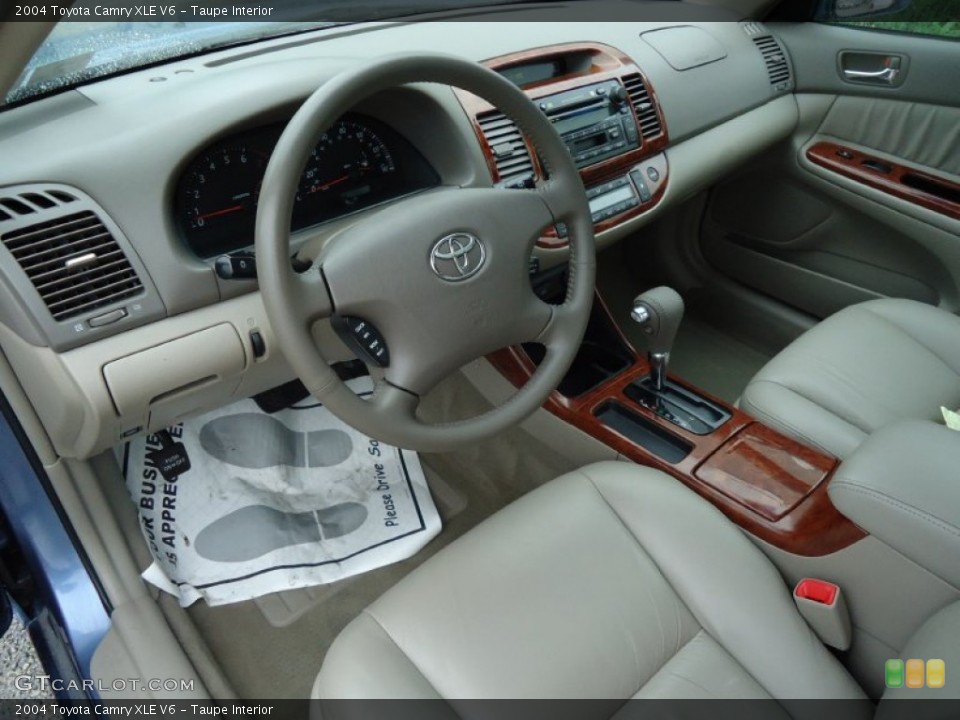 Taupe Interior Photo for the 2004 Toyota Camry XLE V6 #53491274