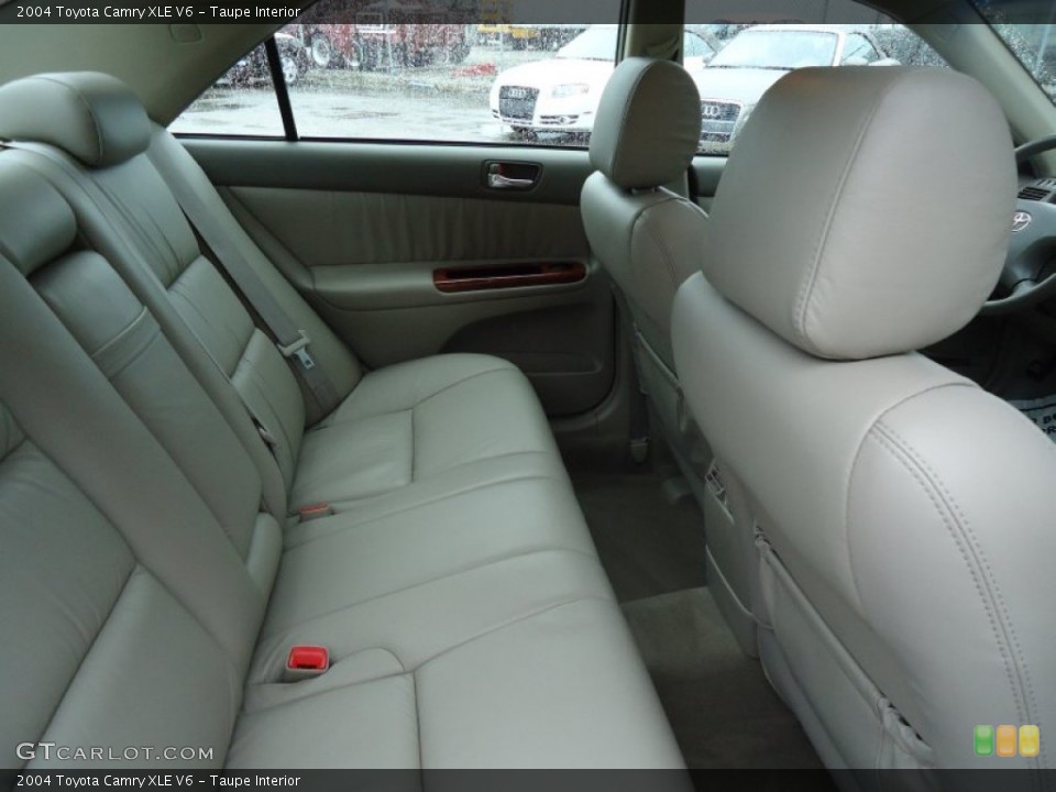 Taupe Interior Photo for the 2004 Toyota Camry XLE V6 #53491435