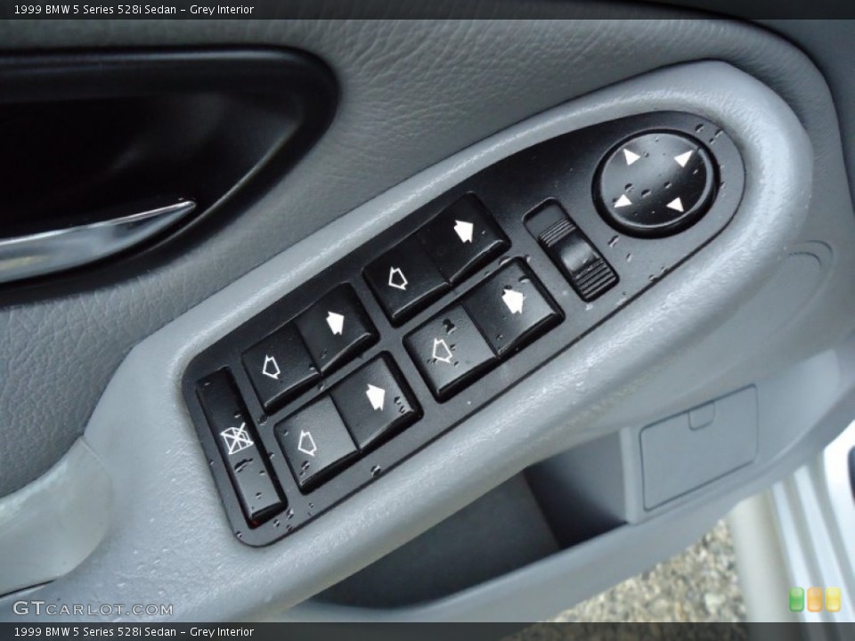 Grey Interior Controls for the 1999 BMW 5 Series 528i Sedan #53494280