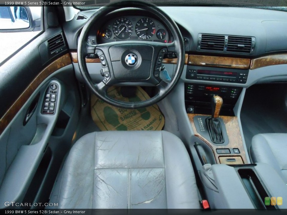 Grey Interior Dashboard for the 1999 BMW 5 Series 528i Sedan #53494490