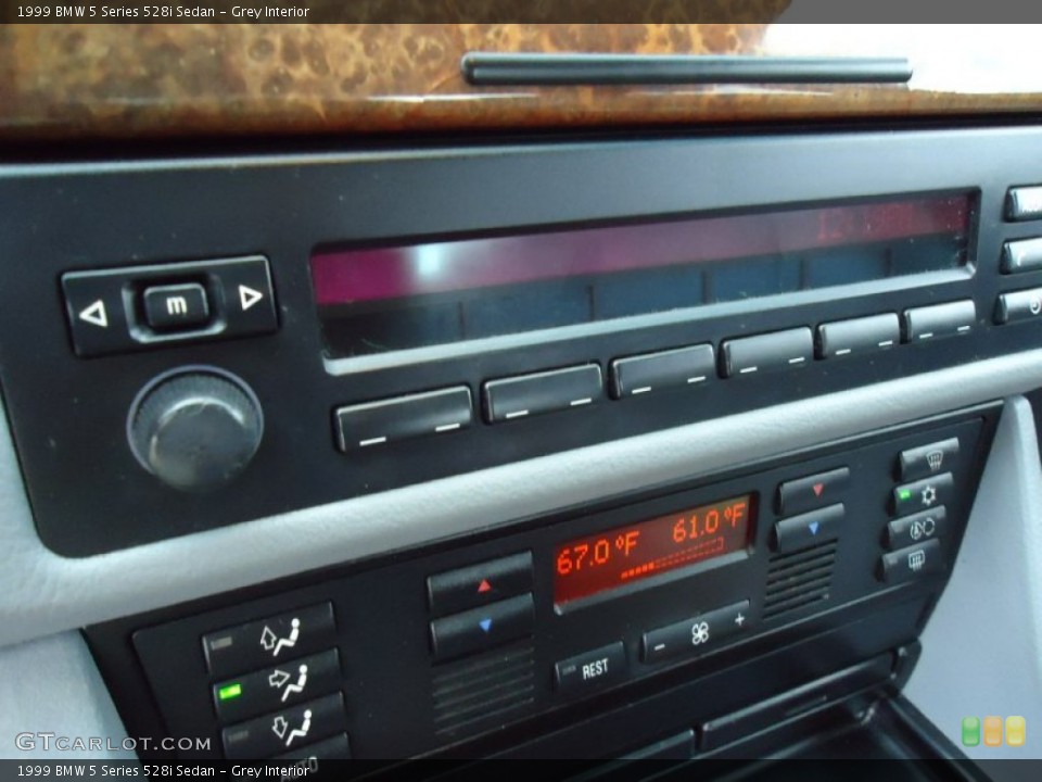 Grey Interior Controls for the 1999 BMW 5 Series 528i Sedan #53494661
