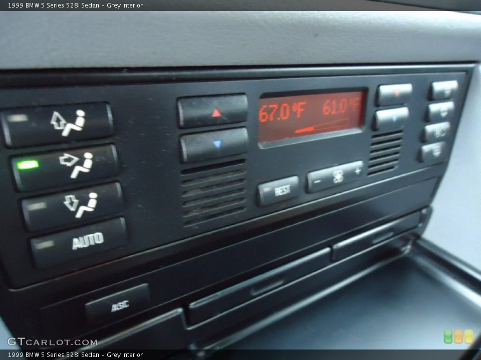 Grey Interior Controls for the 1999 BMW 5 Series 528i Sedan #53494670