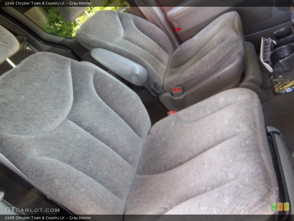 Gray Interior Photo for the 1998 Chrysler Town & Country LX #53495634