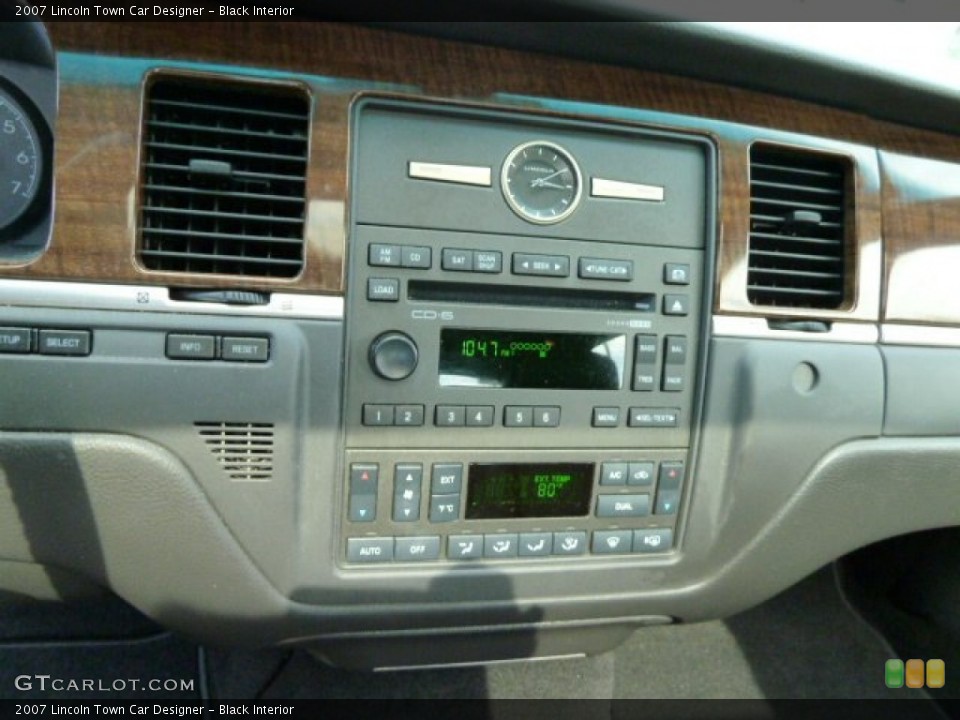 Black Interior Controls for the 2007 Lincoln Town Car Designer #53501231