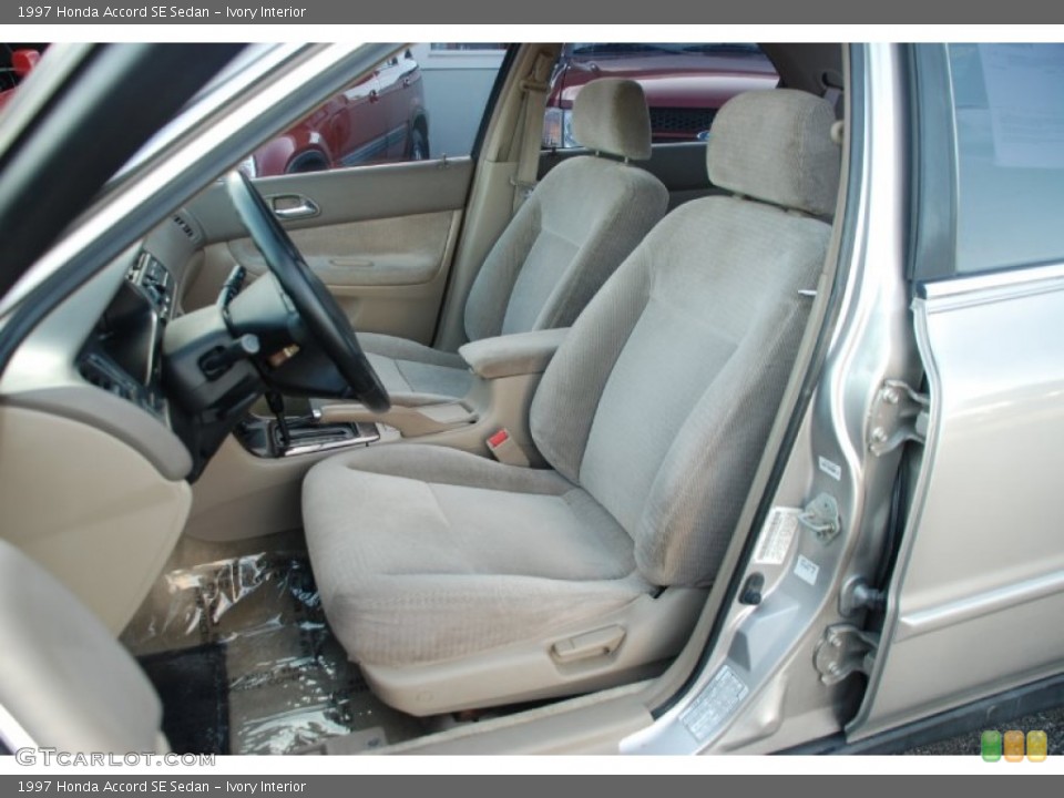 Ivory Interior Photo for the 1997 Honda Accord SE Sedan #53512165