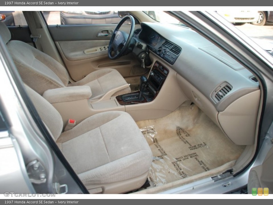 Ivory Interior Photo for the 1997 Honda Accord SE Sedan #53512204