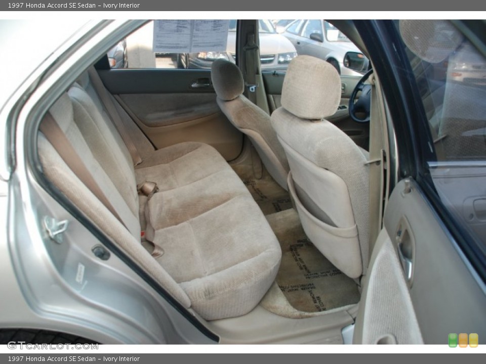 Ivory Interior Photo for the 1997 Honda Accord SE Sedan #53512261
