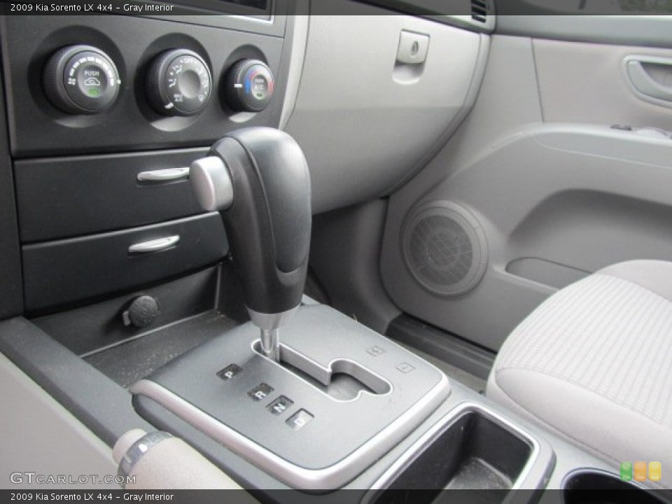 Gray Interior Transmission for the 2009 Kia Sorento LX 4x4 #53515241