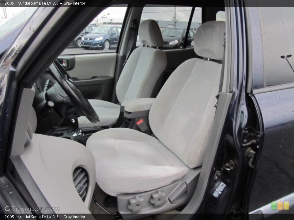 Gray Interior Photo for the 2005 Hyundai Santa Fe LX 3.5 #53521147