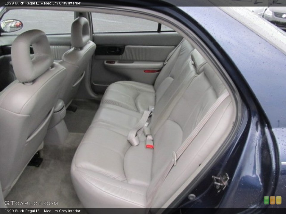 Medium Gray Interior Photo for the 1999 Buick Regal LS #53521333