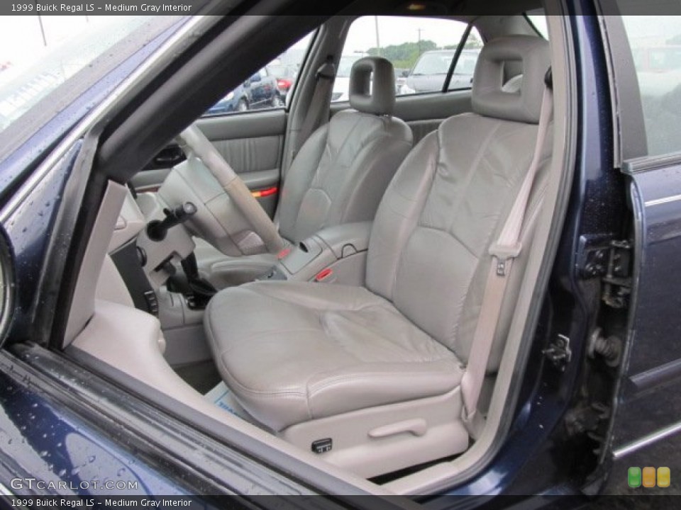 Medium Gray Interior Photo for the 1999 Buick Regal LS #53521373
