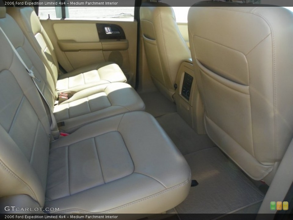 Medium Parchment Interior Photo for the 2006 Ford Expedition Limited 4x4 #53521836