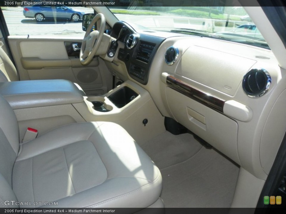 Medium Parchment Interior Photo for the 2006 Ford Expedition Limited 4x4 #53521845