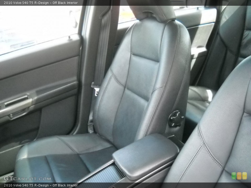 Off Black Interior Photo for the 2010 Volvo S40 T5 R-Design #53538791