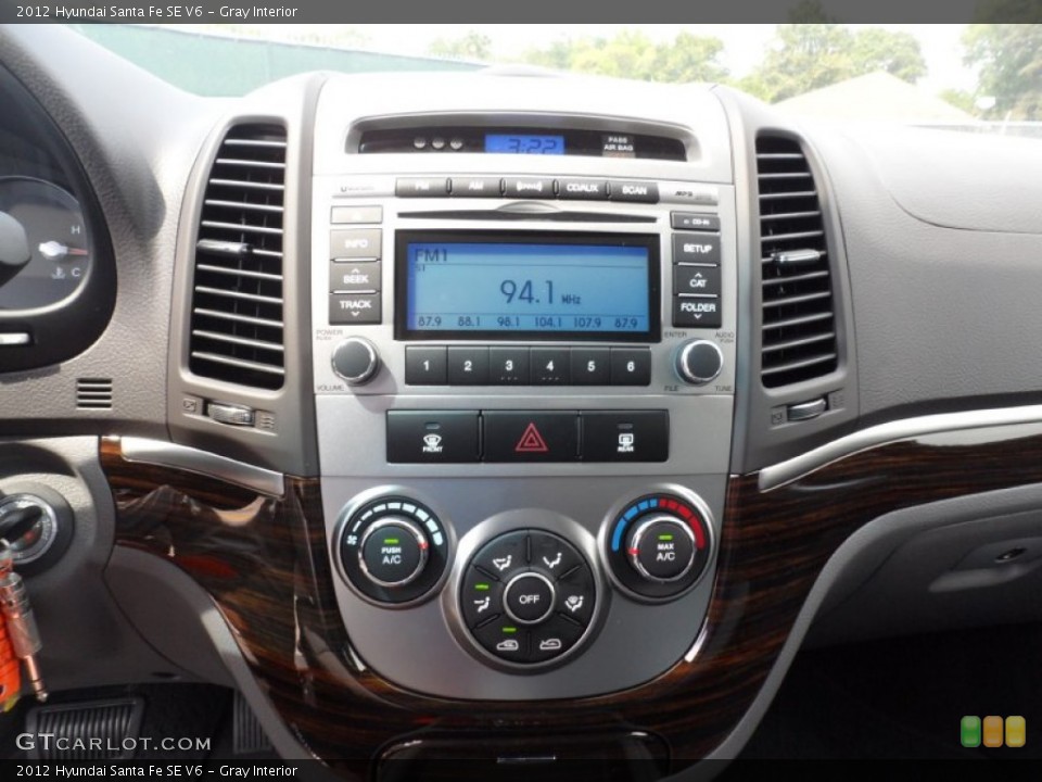Gray Interior Controls for the 2012 Hyundai Santa Fe SE V6 #53556795