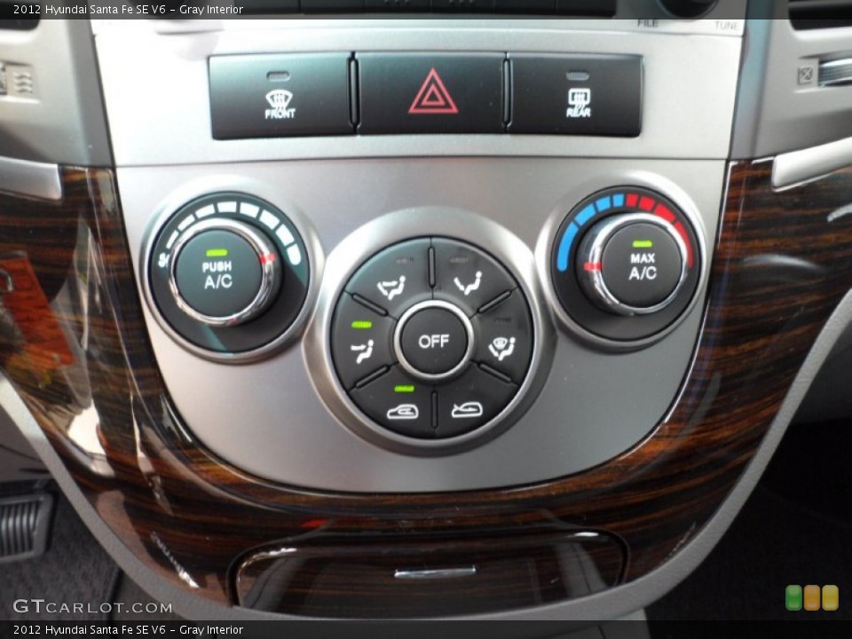 Gray Interior Controls for the 2012 Hyundai Santa Fe SE V6 #53556822