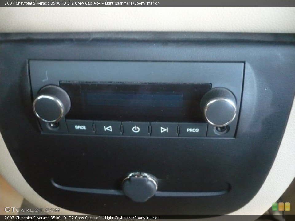 Light Cashmere/Ebony Interior Controls for the 2007 Chevrolet Silverado 3500HD LTZ Crew Cab 4x4 #53560704