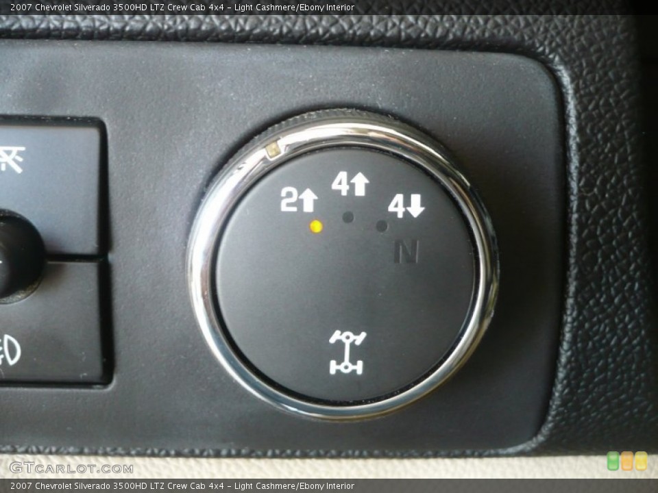 Light Cashmere/Ebony Interior Controls for the 2007 Chevrolet Silverado 3500HD LTZ Crew Cab 4x4 #53560823