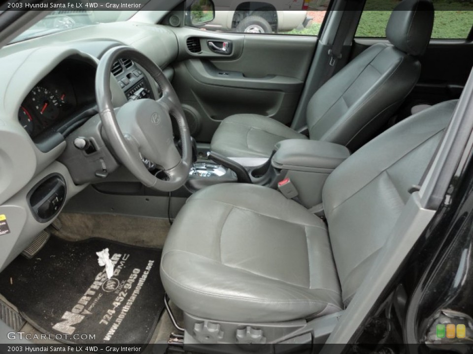 Gray Interior Photo for the 2003 Hyundai Santa Fe LX 4WD #53583514