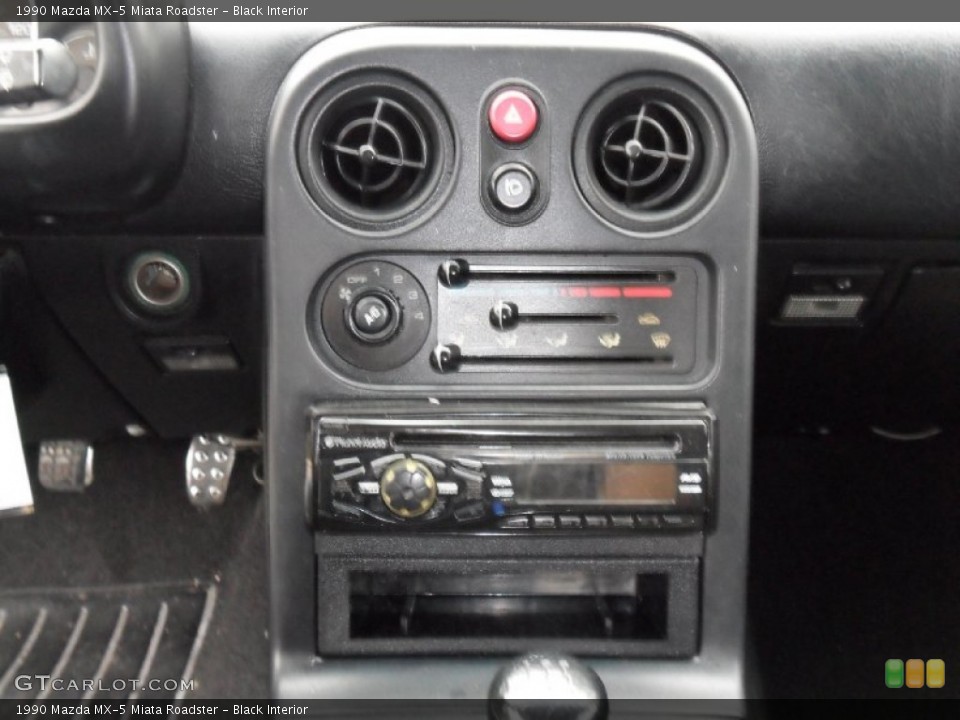 Black Interior Controls for the 1990 Mazda MX-5 Miata Roadster #53597530