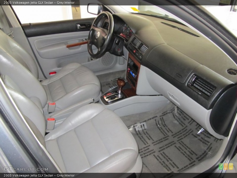 Grey Interior Photo for the 2003 Volkswagen Jetta GLX Sedan #53603988