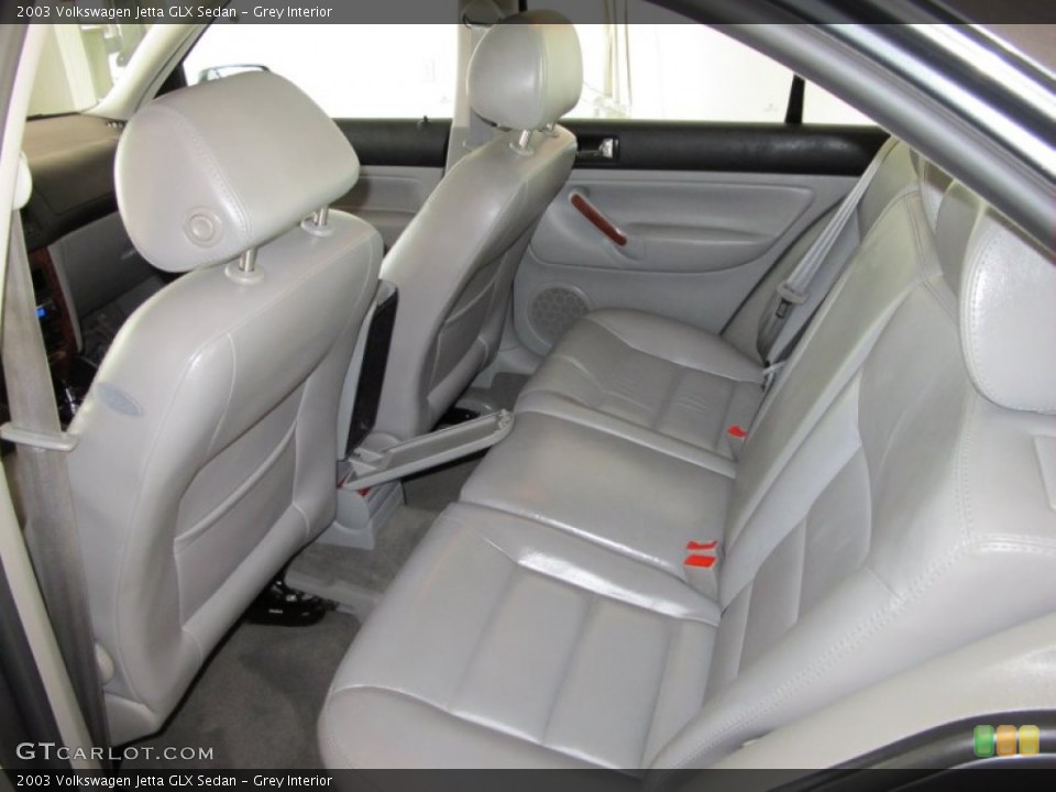 Grey Interior Photo for the 2003 Volkswagen Jetta GLX Sedan #53604003