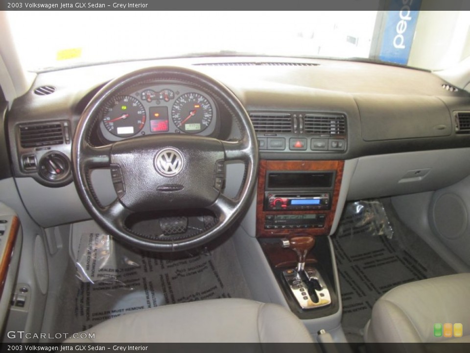 Grey Interior Dashboard for the 2003 Volkswagen Jetta GLX Sedan #53604018