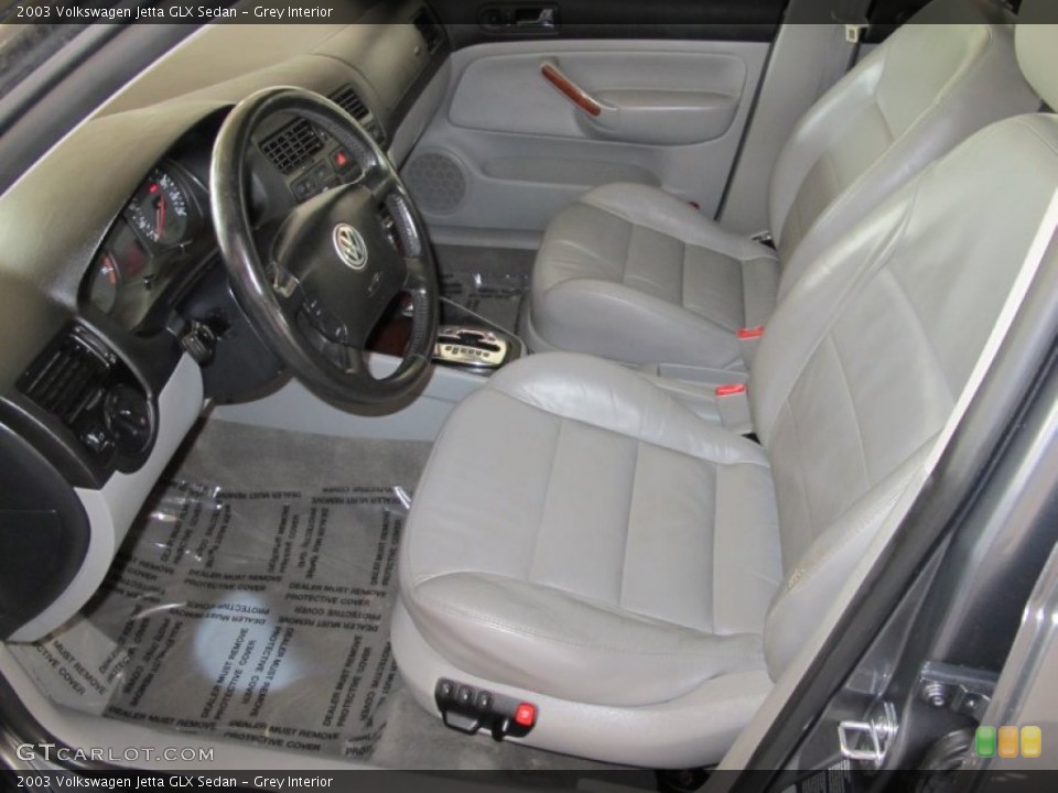 Grey Interior Photo for the 2003 Volkswagen Jetta GLX Sedan #53604033