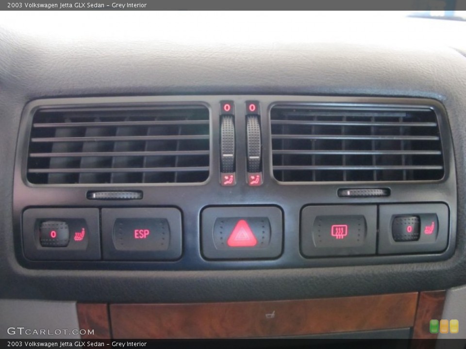 Grey Interior Controls for the 2003 Volkswagen Jetta GLX Sedan #53604078