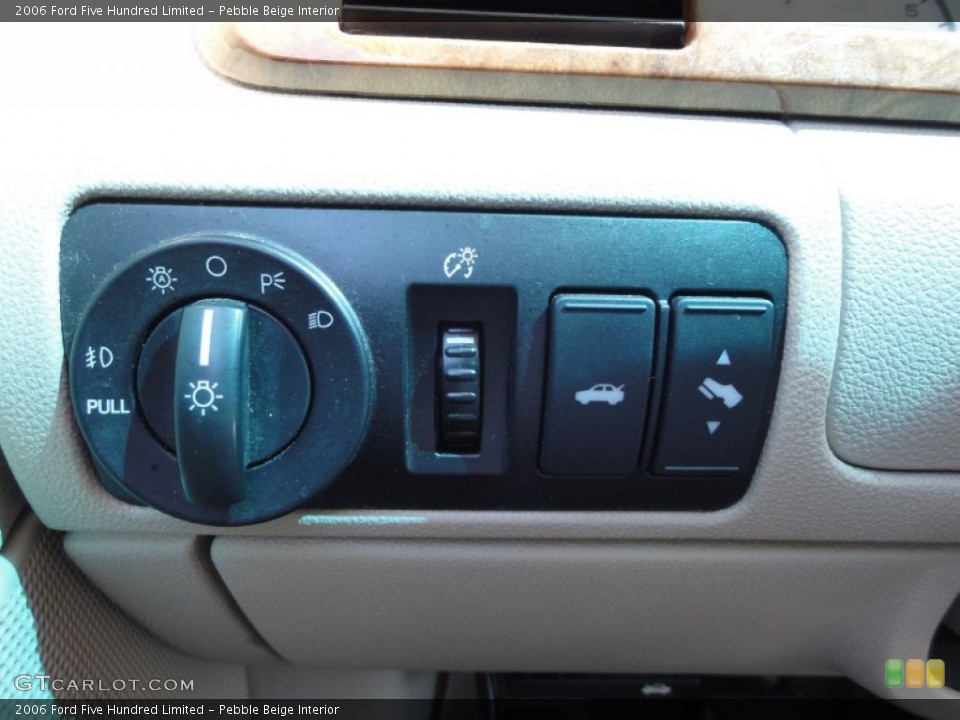Pebble Beige Interior Controls for the 2006 Ford Five Hundred Limited #53611155