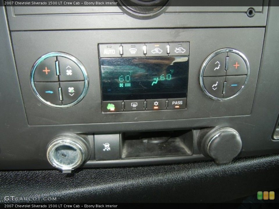 Ebony Black Interior Controls for the 2007 Chevrolet Silverado 1500 LT Crew Cab #53612118