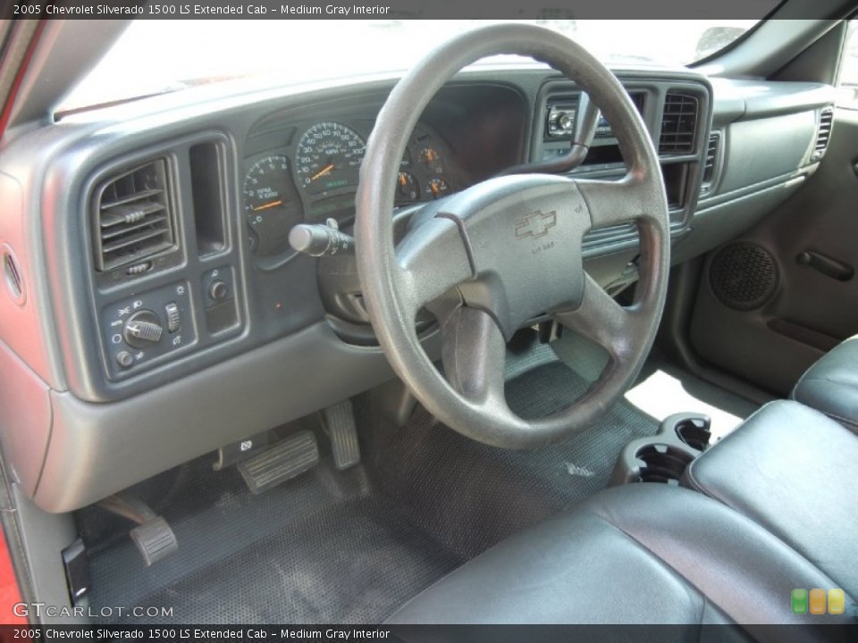 Medium Gray Interior Dashboard for the 2005 Chevrolet Silverado 1500 LS Extended Cab #53612342