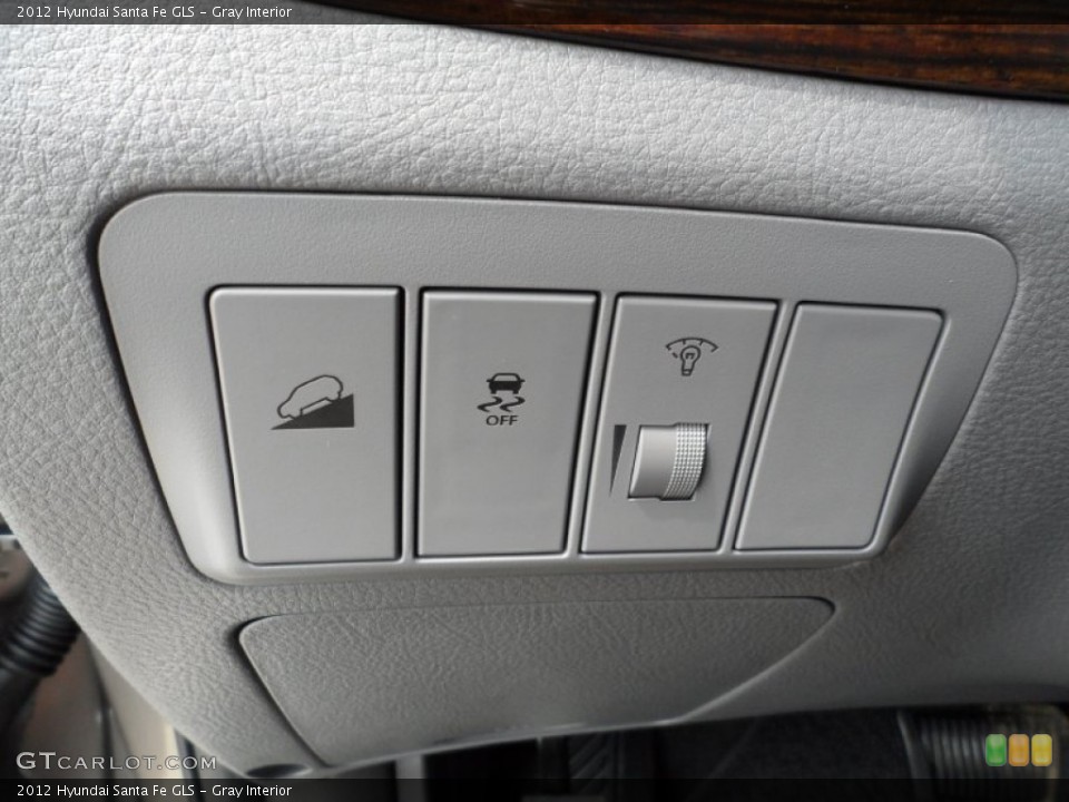 Gray Interior Controls for the 2012 Hyundai Santa Fe GLS #53612472